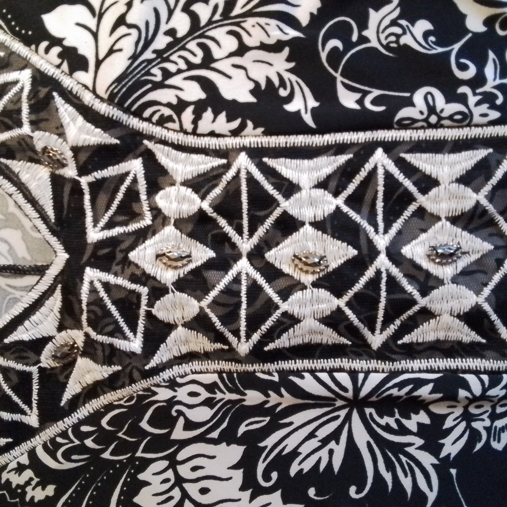 Roz & Ali NWOT cream and black top, size 1X - Picture 7 of 9